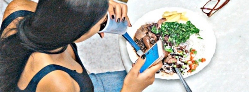 Pesquisa indica que uso de celular durante as refeies aumenta ingesto de caloria